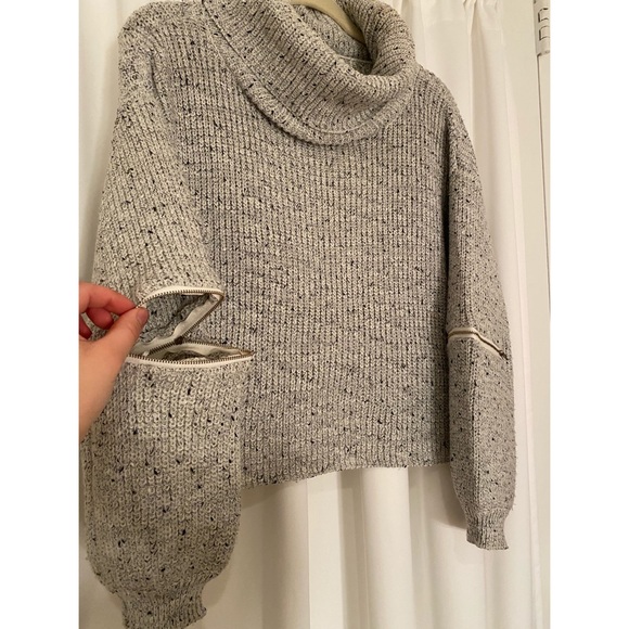 Cropped Sweater w/ Zipper Detail (LF Boutique) - Picture 3 of 5